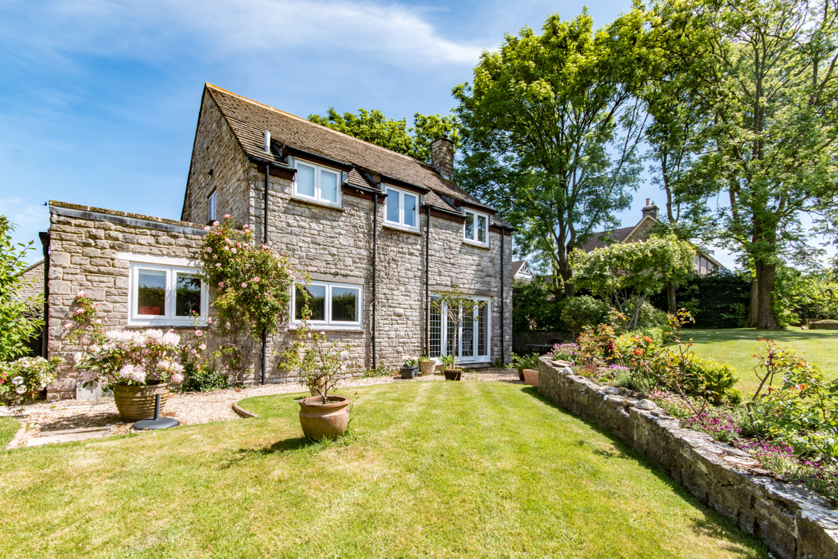 Holiday Cottages and Homes in Corfe Castle